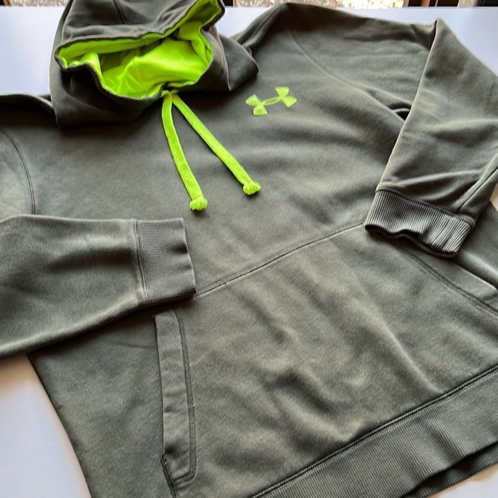 Under Armour Loose Fit Hoodie Sz. M